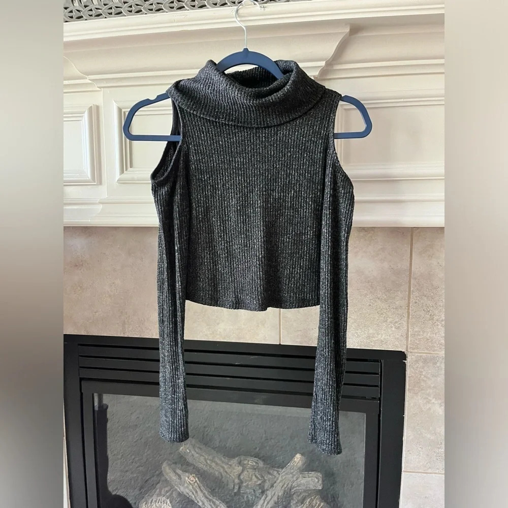 Hollister Sweater Women's Grey Knit Turtleneck Cold Shoulder Crop Top Small